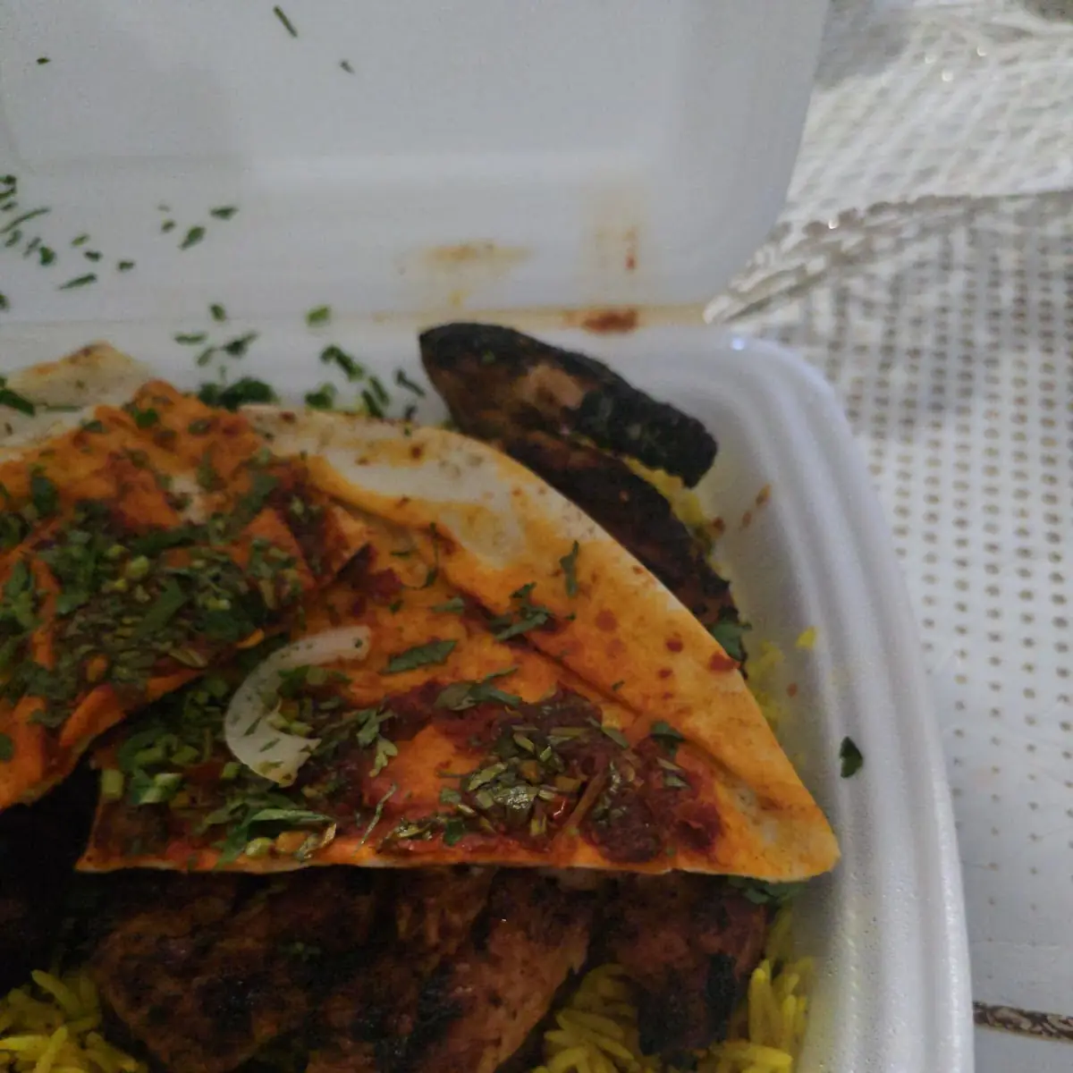 فروج مشوي عالفحم